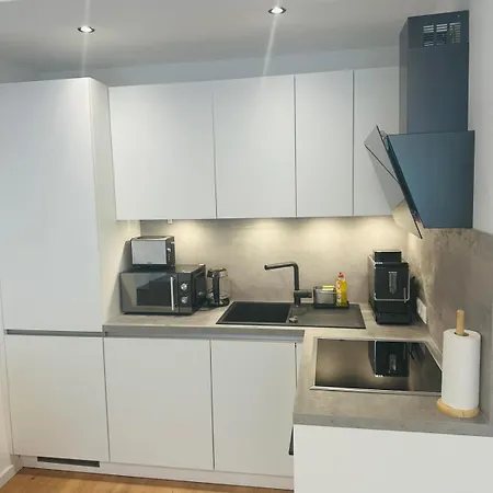 Kj Bis 5p-zentral-balkon-wifi-parken شقة *