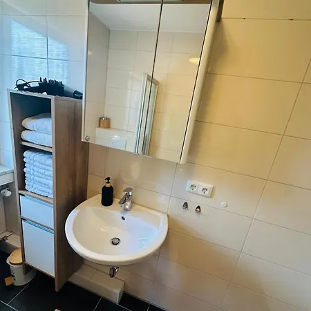 Kj Bis 5p-zentral-balkon-wifi-parken شقة